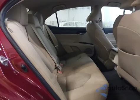 2022 Toyota Camry Le z USA, uszkodzony, nr VIN 4T1C11AK1NU675092